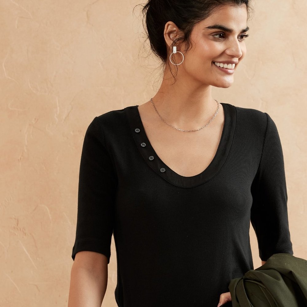 Banana Republic Ribbed Scoop Neck top